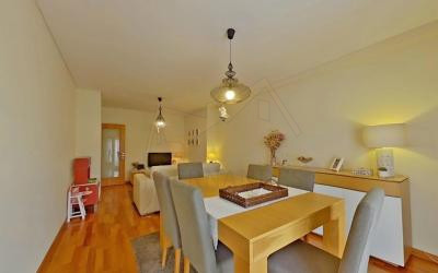 Apartamento T3 | Varanda | Box | Suite
