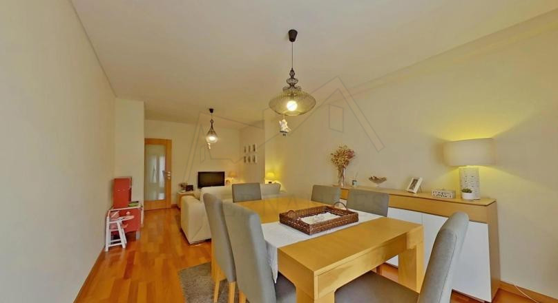 Apartamento T3 | Varanda | Box | Suite