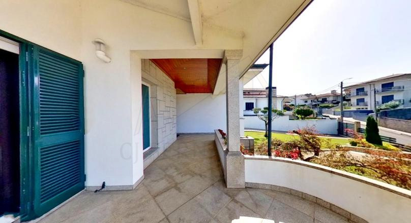 Moradia T5 | Piscina | Jardim