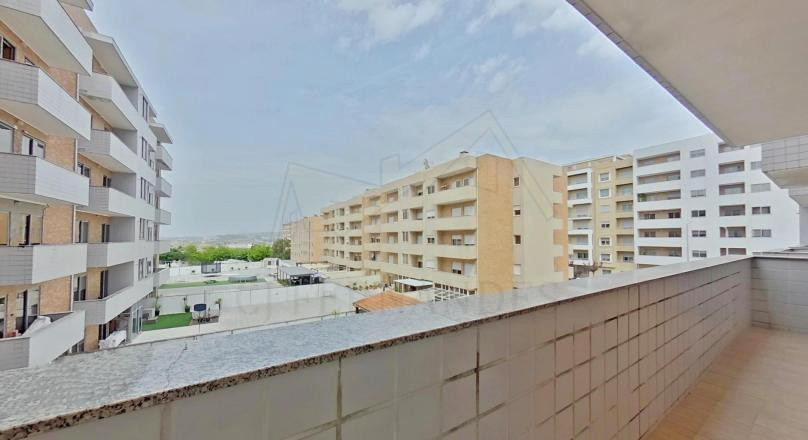 Apartamento T3 | Varanda | Box | Suite