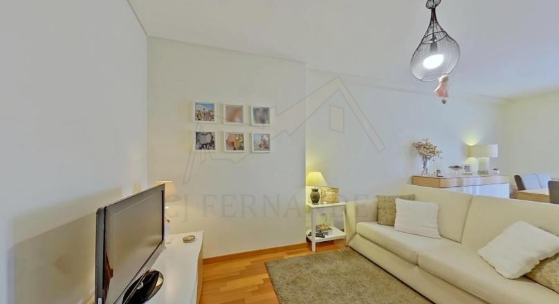 Apartamento T3 | Varanda | Box | Suite