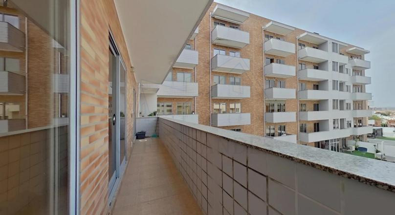 Apartamento T3 | Varanda | Box | Suite