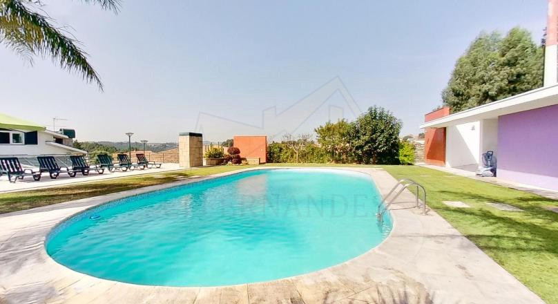 Moradia T5 | Piscina | Jardim