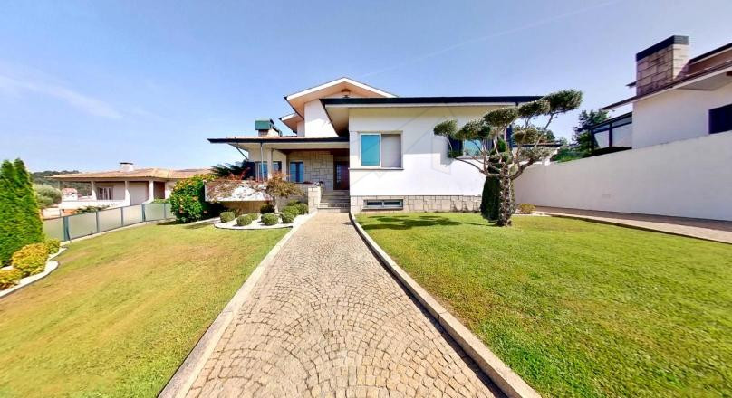 Moradia T5 | Piscina | Jardim