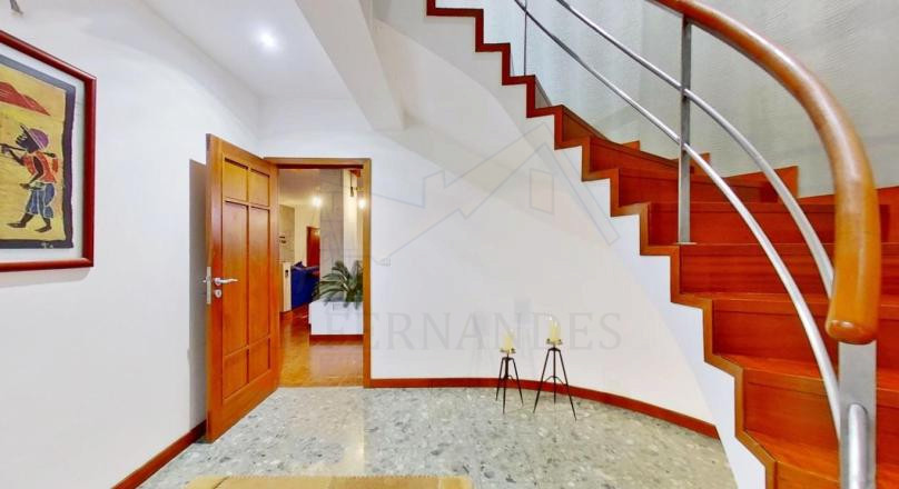 Moradia T5 | Piscina | Jardim